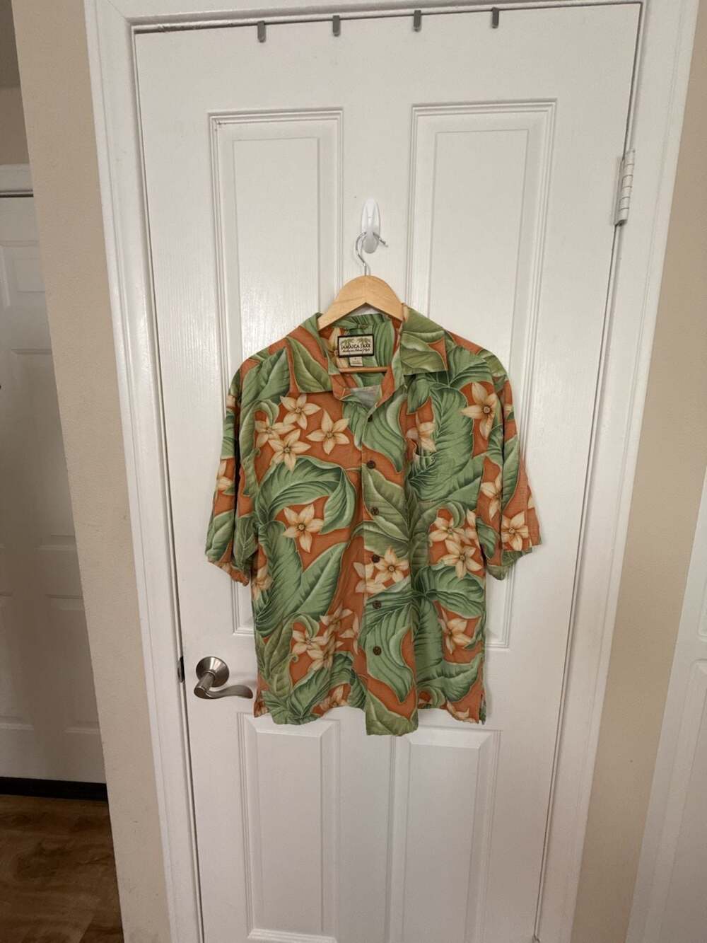 Jamaica Jaxx Men's Size L 100% Silk Floral Tropical Short Sleeve Shirt